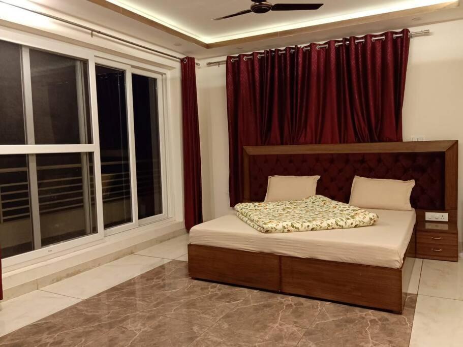 Pine Peak Villa Kasauli Bagian luar foto