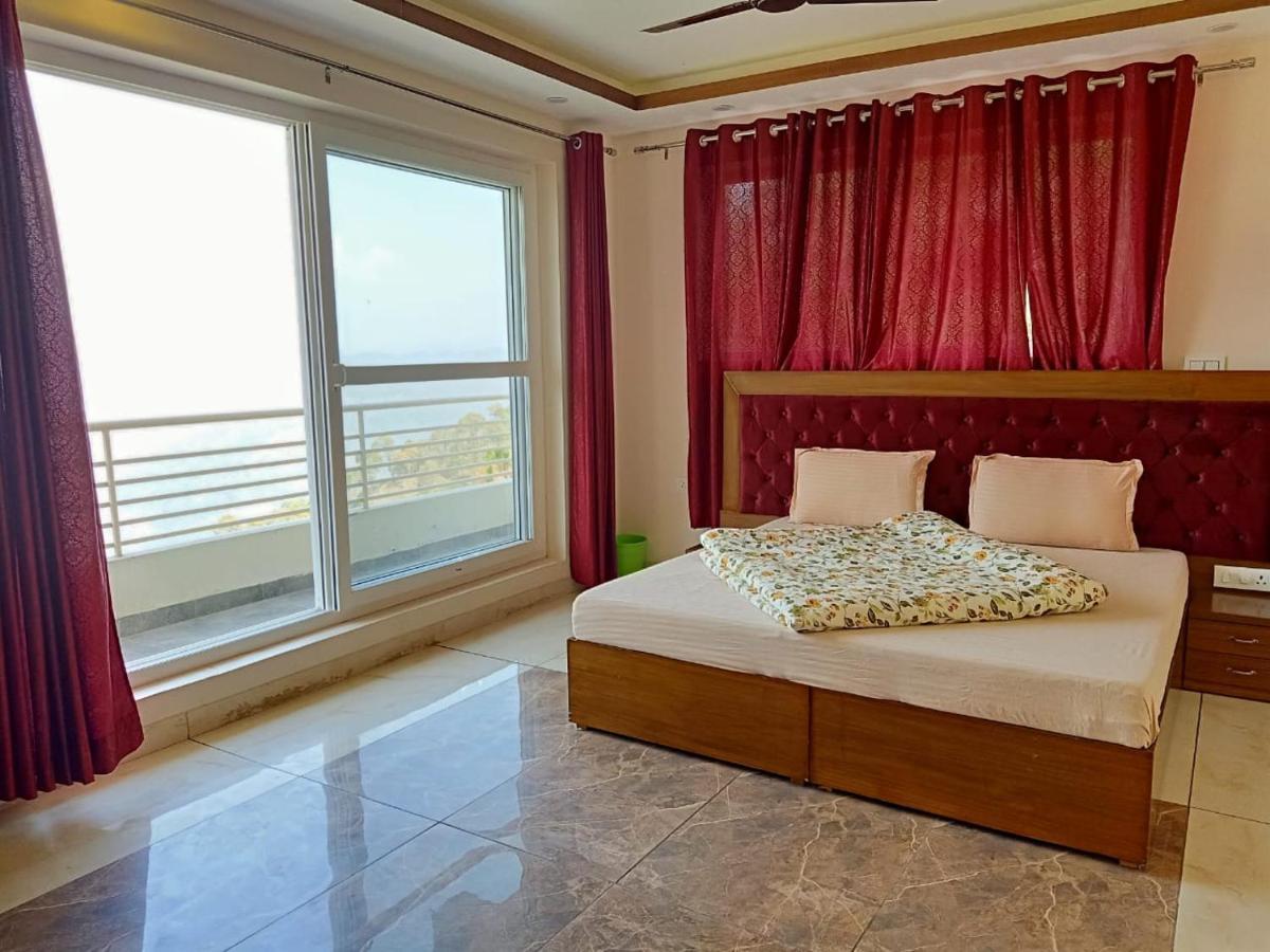 Pine Peak Villa Kasauli Bagian luar foto