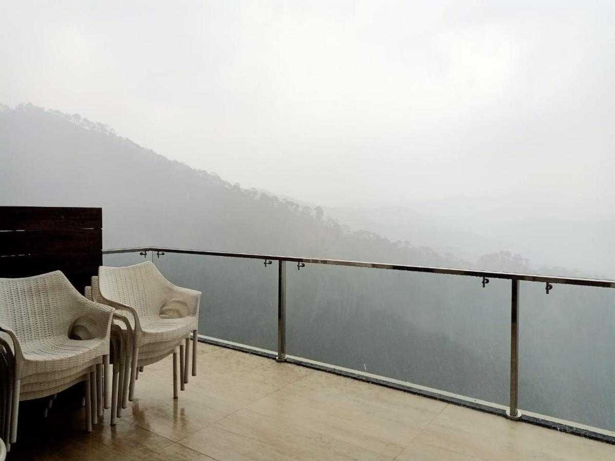 Pine Peak Villa Kasauli Bagian luar foto