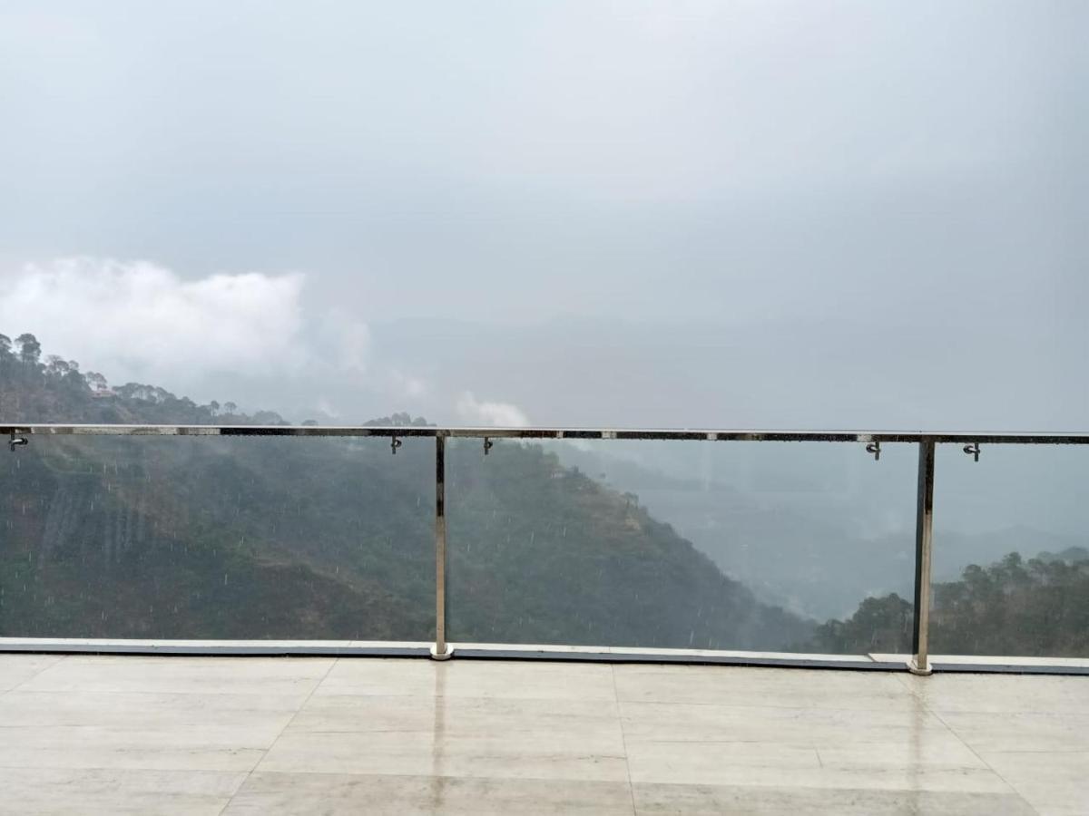 Pine Peak Villa Kasauli Bagian luar foto