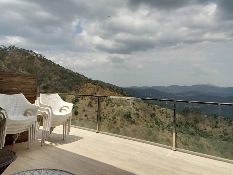Pine Peak Villa Kasauli Bagian luar foto