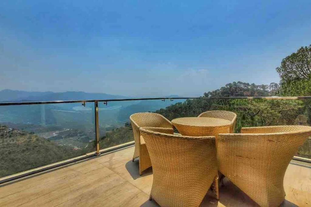 Pine Peak Villa Kasauli Bagian luar foto