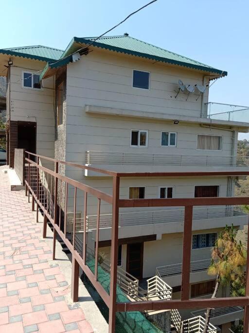 Pine Peak Villa Kasauli Bagian luar foto